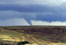 Самый страшный торнадо в истории Канады