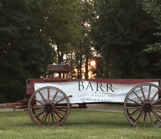 Фруктовое вино от “Barr Estate Winery”