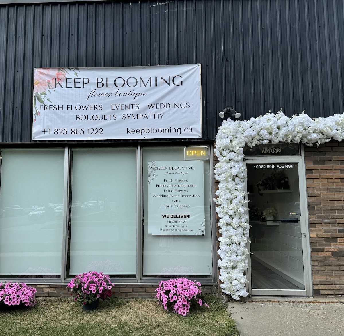 Keep Blooming Flower Boutique — Florist